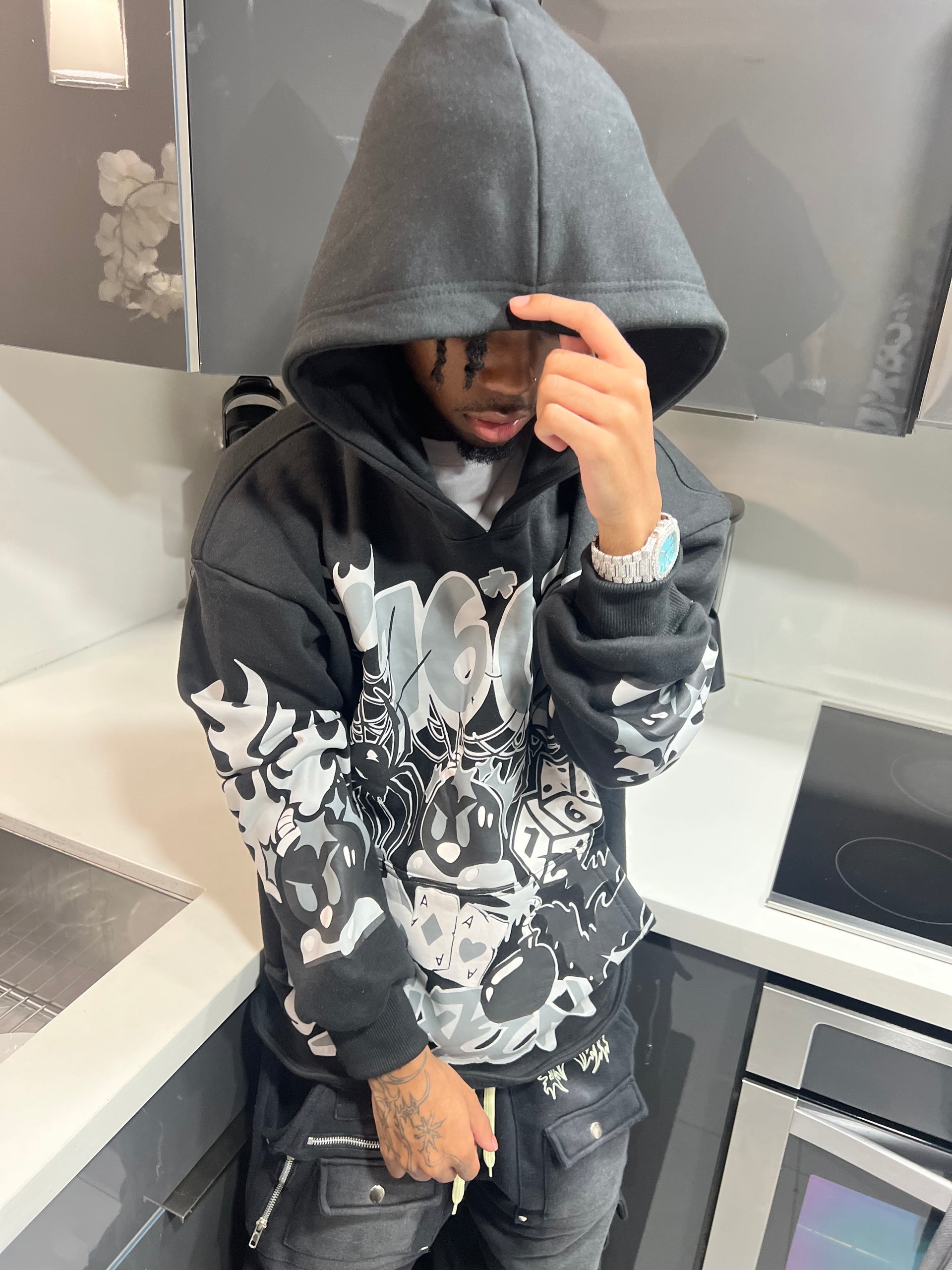 BLACK/GRAY POINTED 1600 HOODIE